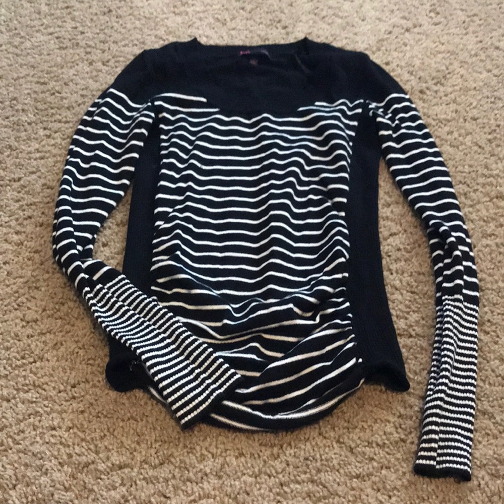 Sweater - Picture 1 of 4